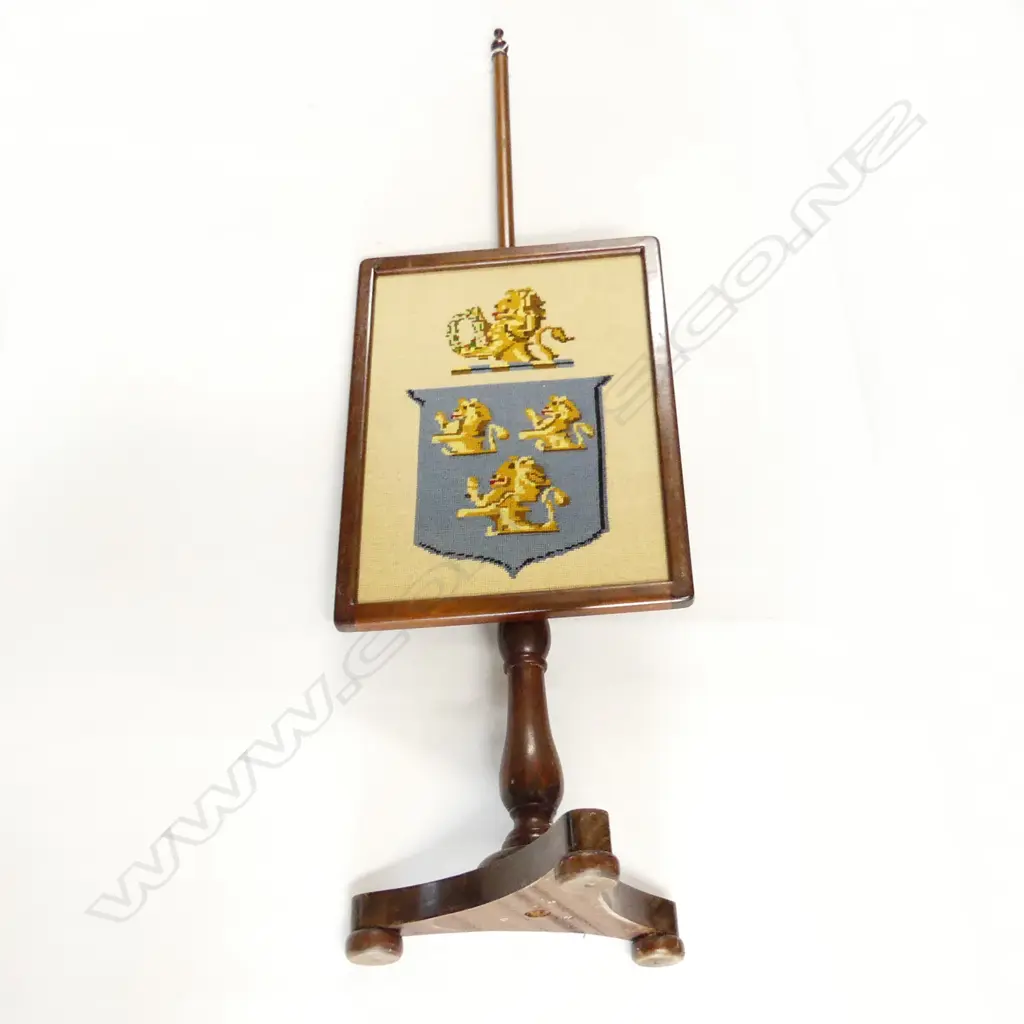 EMBROIDERED POLE SCREEN H.1390mm Image 1++