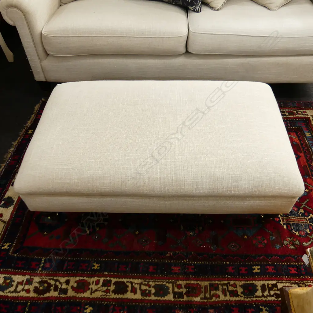 GRACIOUS LIVING 'CROWN' OTTOMAN IN CREAM LINEN w. TURNED LEG ON BRASS CASTORS 1050x640x400mm Image 1++