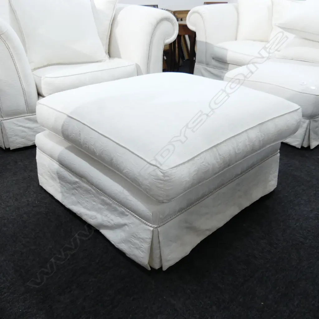 LG WHITE UPHOLSTERED OTTOMAN BY FORMA 770x770x450mm Image 1++