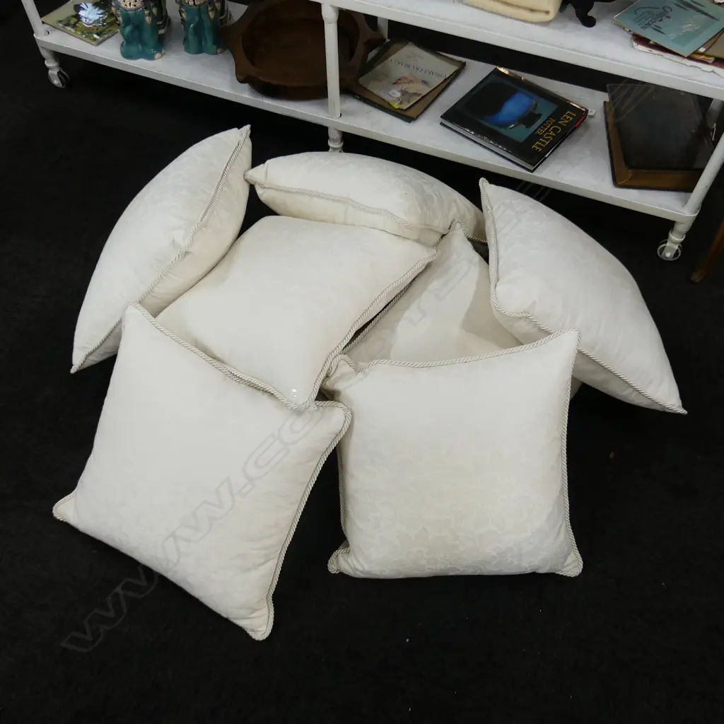8 QUALITY WHITE CUSHIONS 500x500mm Image 1++