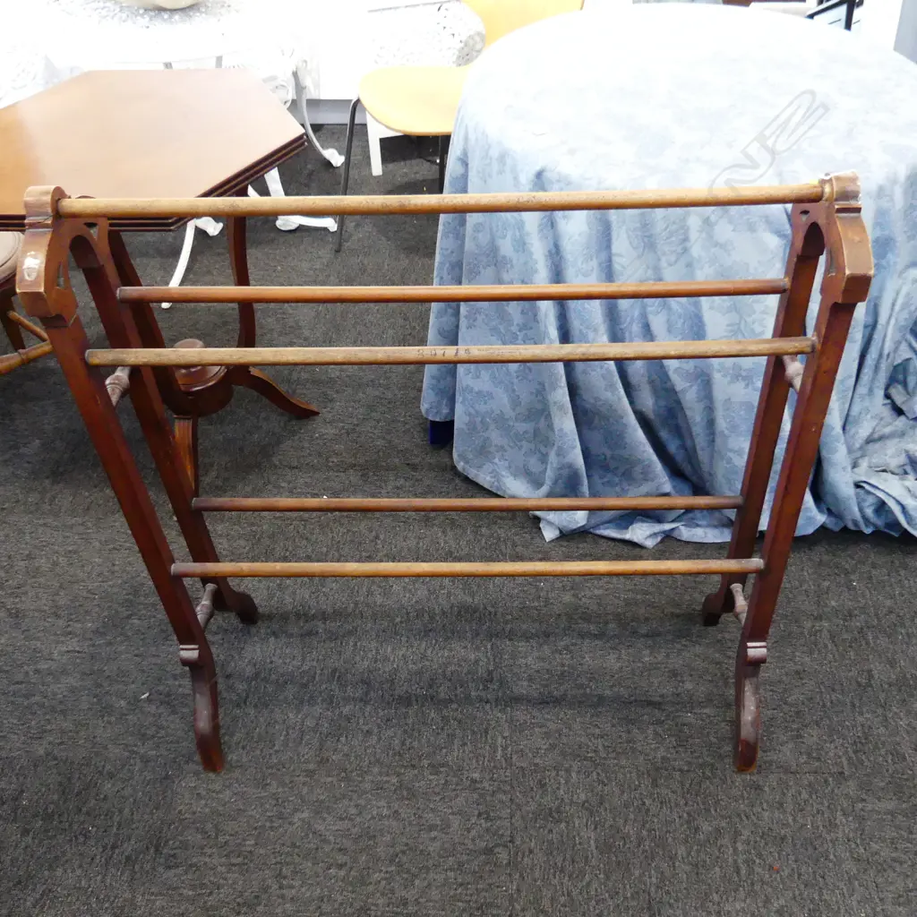 WOODEN TOWEL RAIL L850MM Image 1++