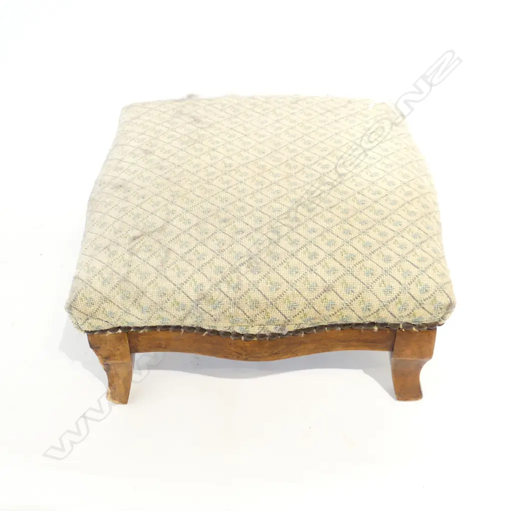 SQUARE NEEDLEWORK FOOT STOOL 320x320x140mm Image 1++