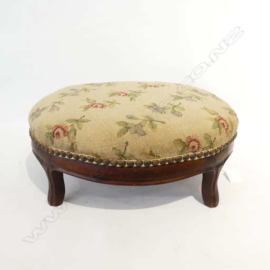 NEEDLEPOINT SMALL OVAL FOOT STOOL 350x300x150mm Image 1++