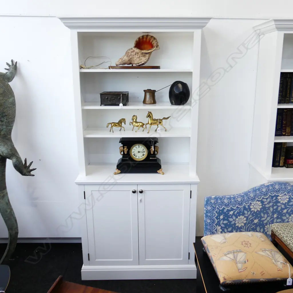 LG WHITE CABINET 960x445x2065mm Image 1++