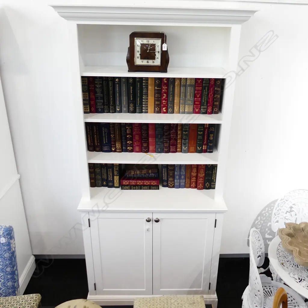 LG WHITE CABINET 960x445x2065mm Image 1++