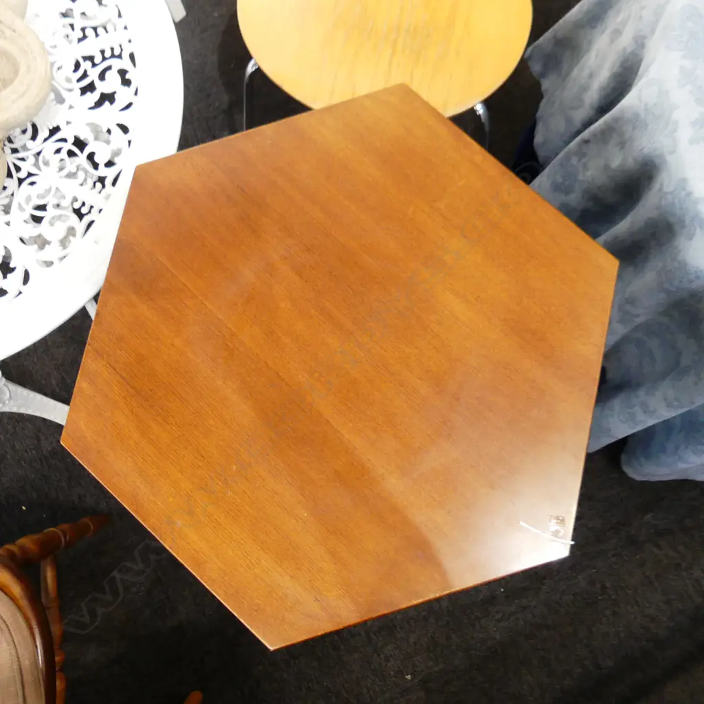 MAHOGANY OCTAGONAL SIDE TABLE W.600mm Image 1++