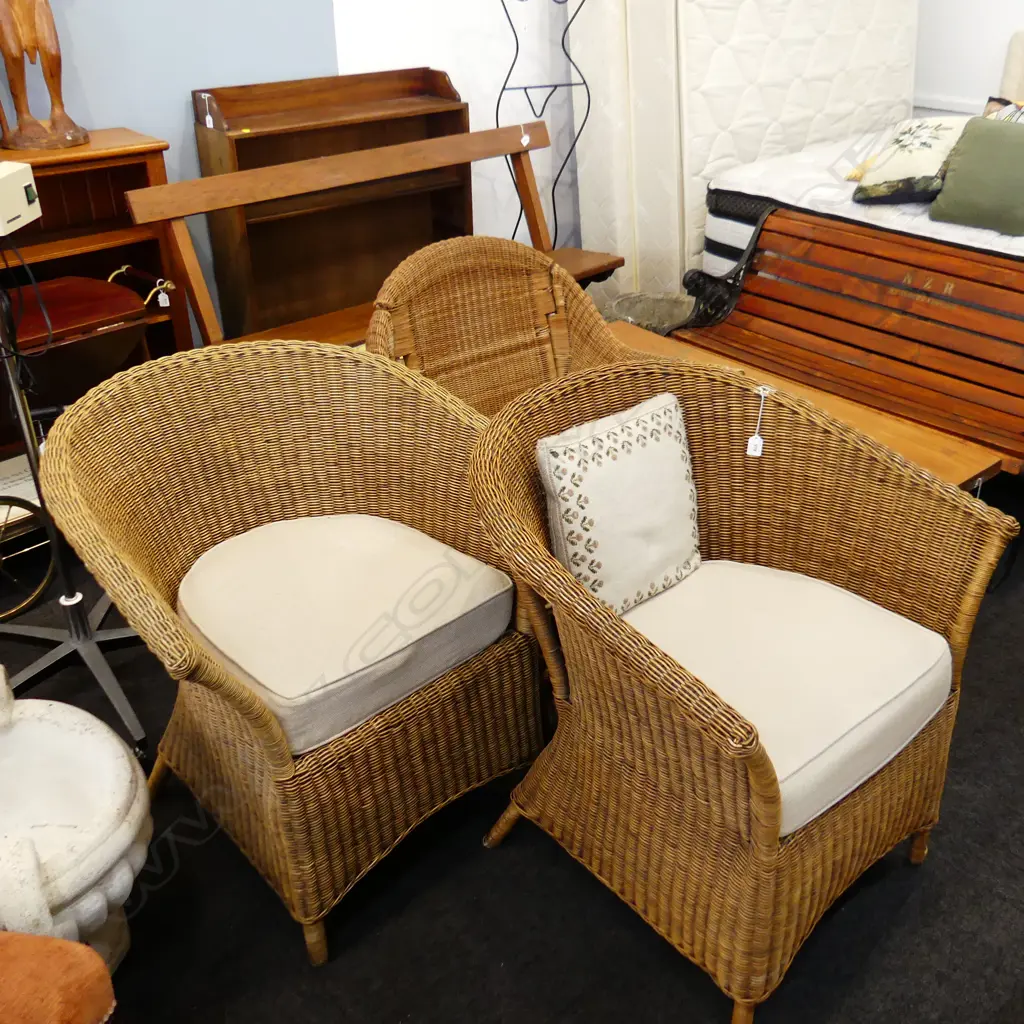 3 WICKER LOUNGE CHAIRS Image 1++
