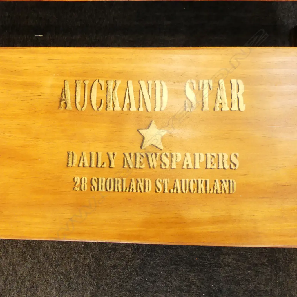 BENCH SEAT L.1220mm 'AUCKLAND STAR' STENCIL Image 1++