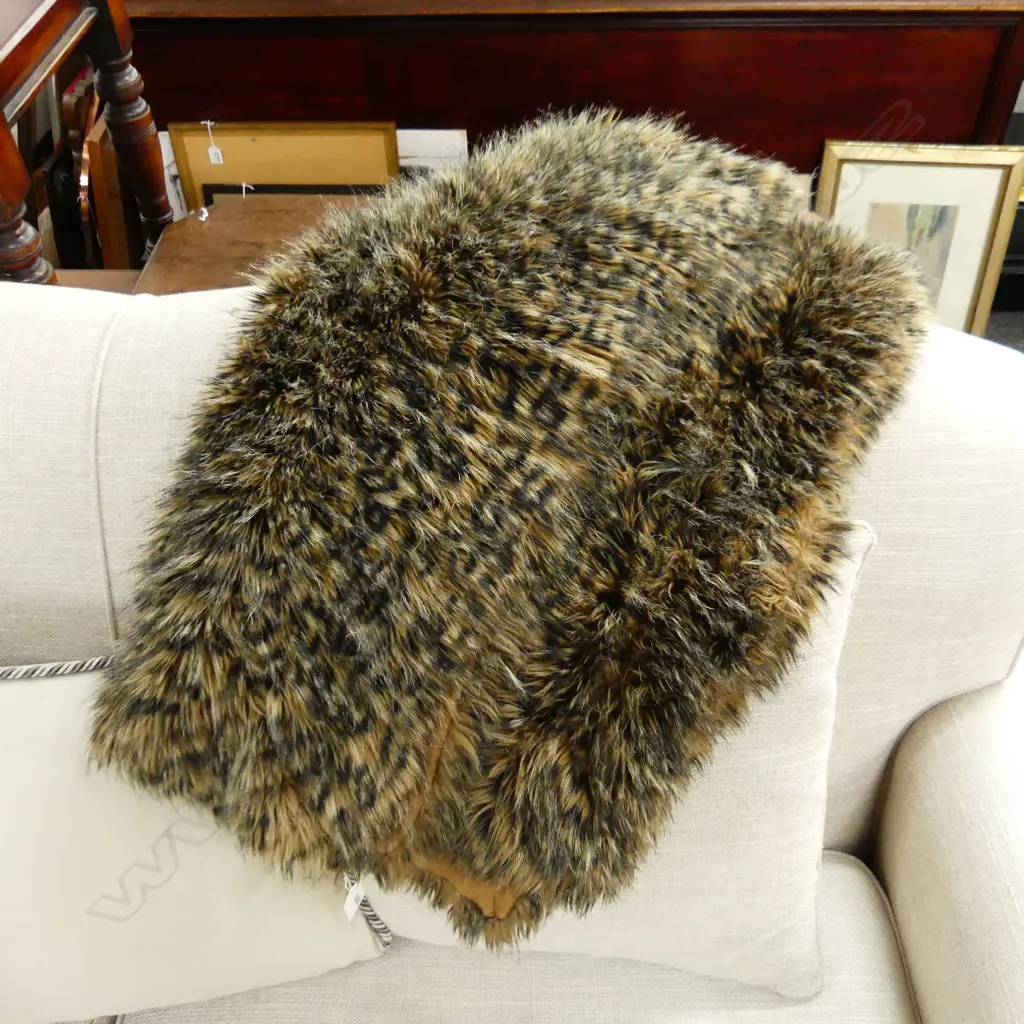 LG FAUX FUR BLANKET 1200x1400mm Image 1++