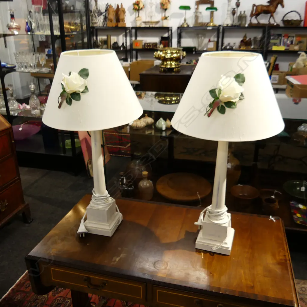PR TALL WHITE COLUMN LAMPS H.700mm - EUNICE TAYLOR Image 1++