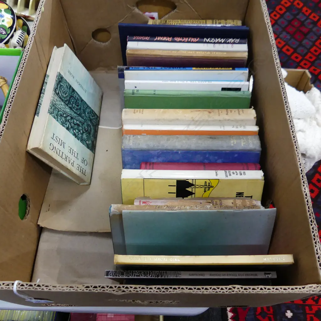 LOT ASST N.Z INTEREST BOOKS Image 1++