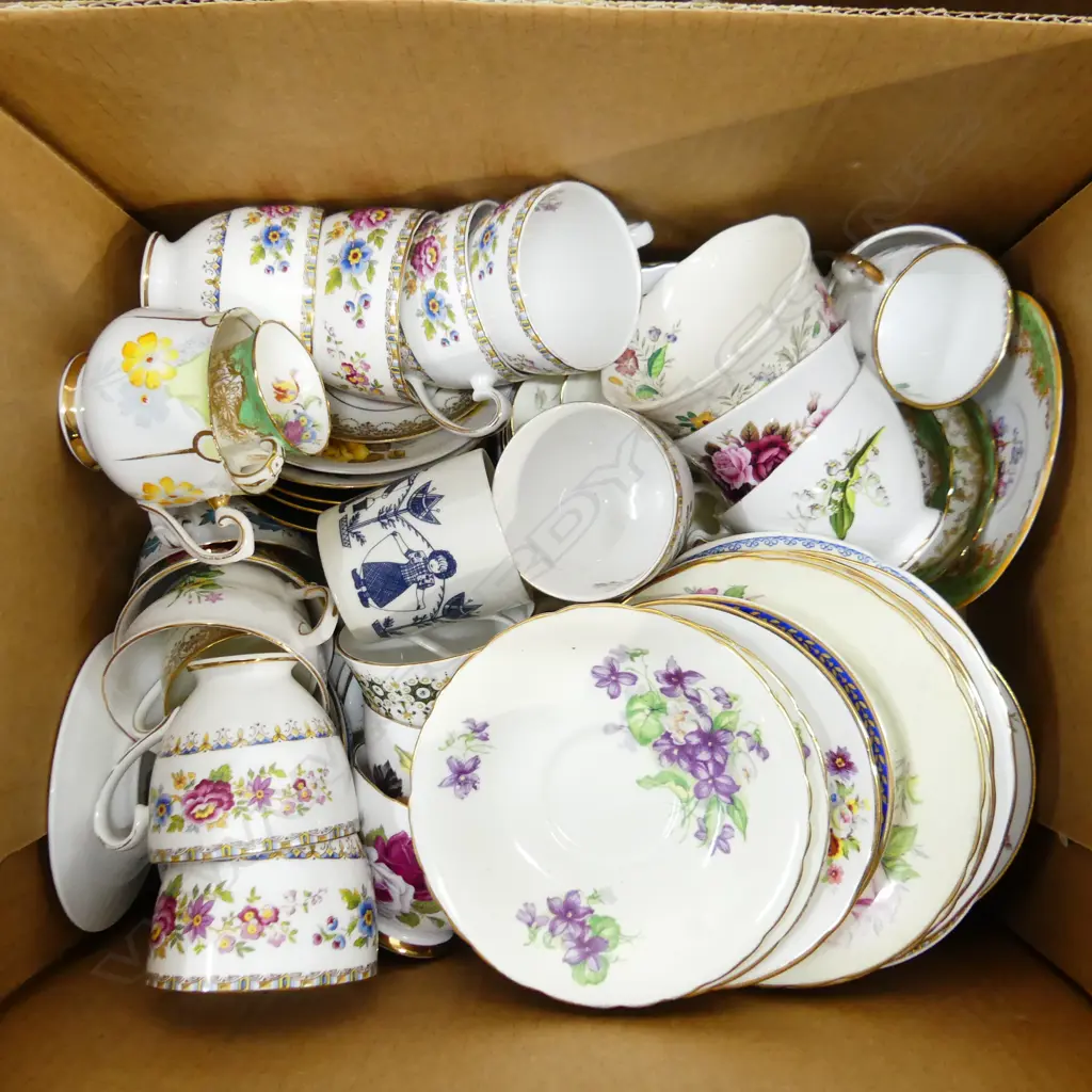 BOX ASST CHINA CUPS, SAUCERS, PLATES, MATCHED & UNMATCHED Image 1++