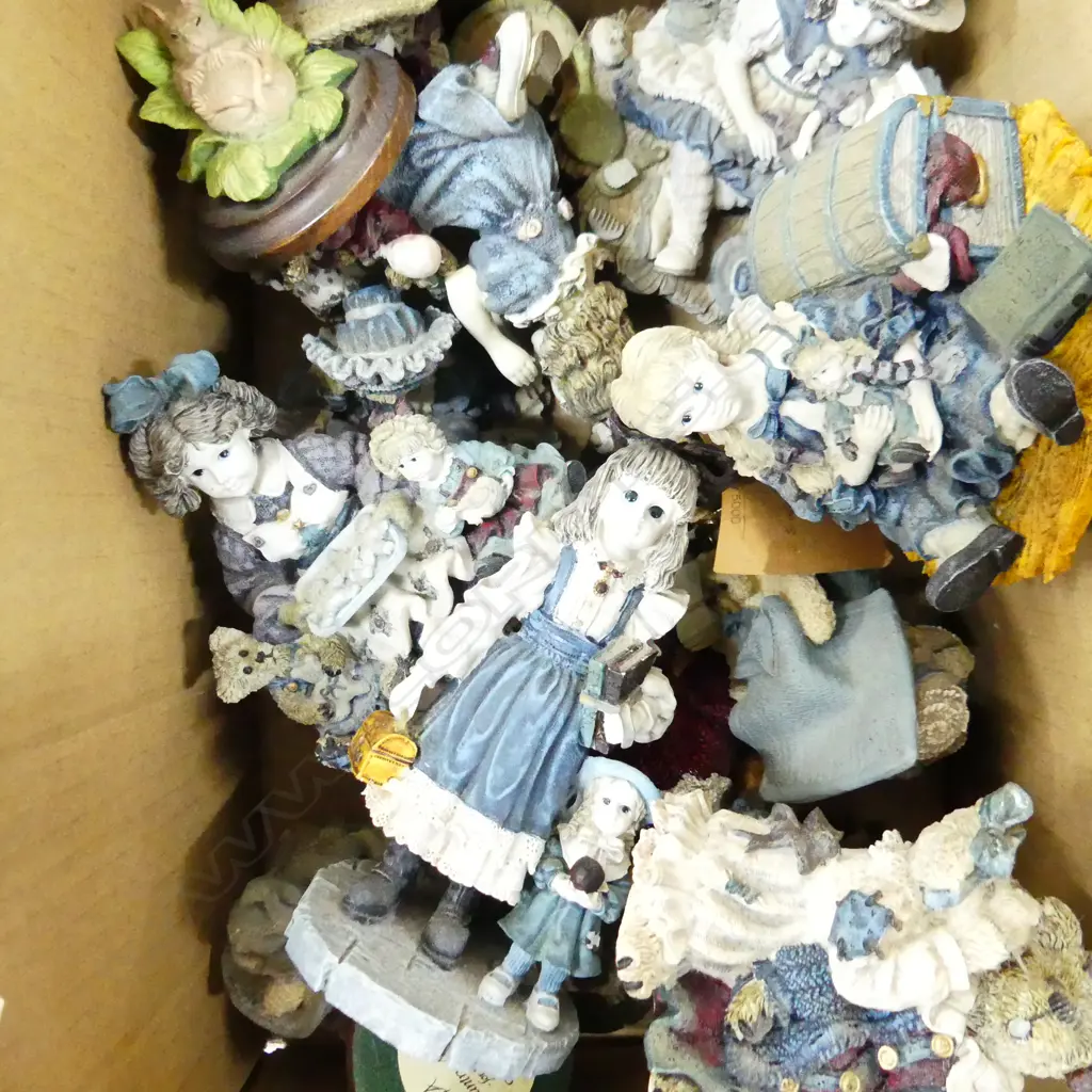 BOX ASST RESIN FIGURES INCL LTD ED.BOYDS BEARS, YESTERDAYS CHILD ETC.. Image 1++