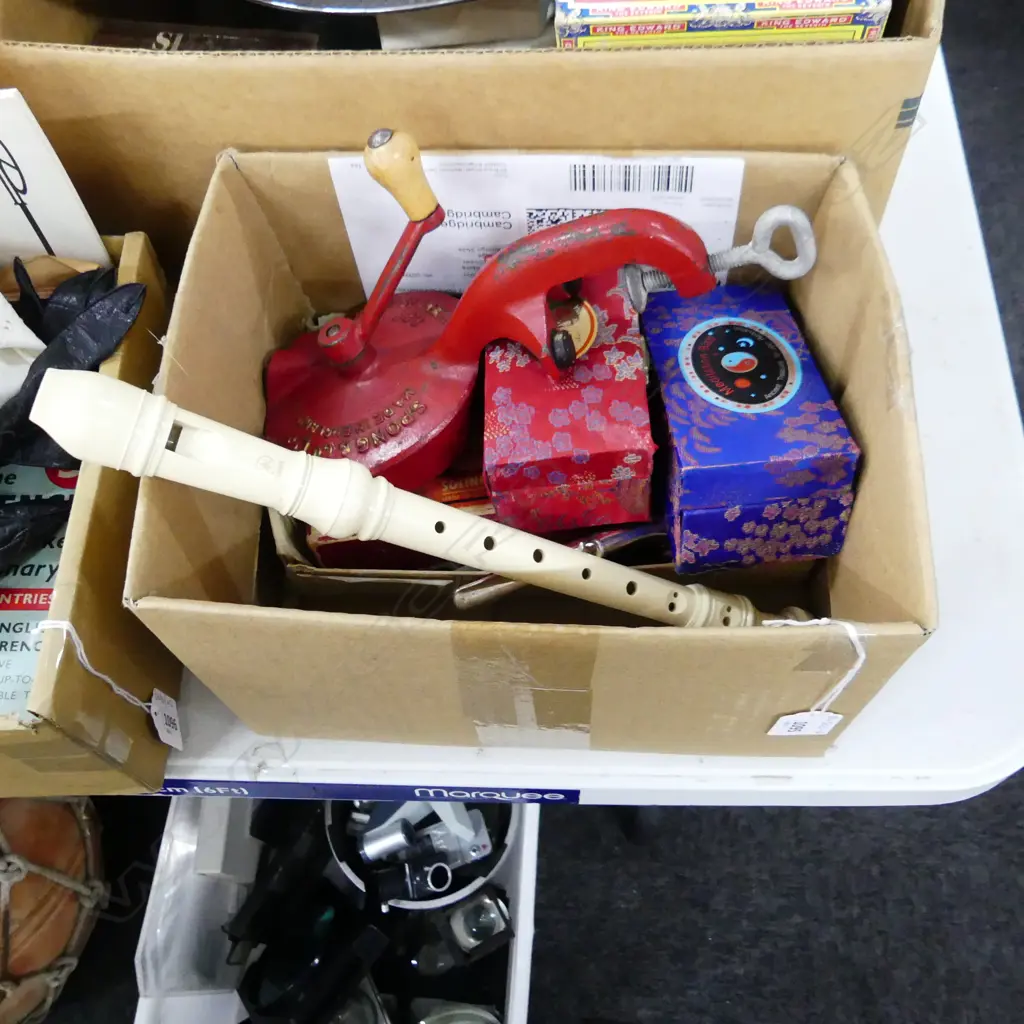 BOX MISC INCL. ORIENTAL MUSICAL BALLS, RECORDER ETC.. Image 1++