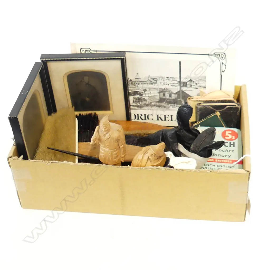 SMALL BOX PHOTOS BRUSHES BOOKS ETC Image 1++