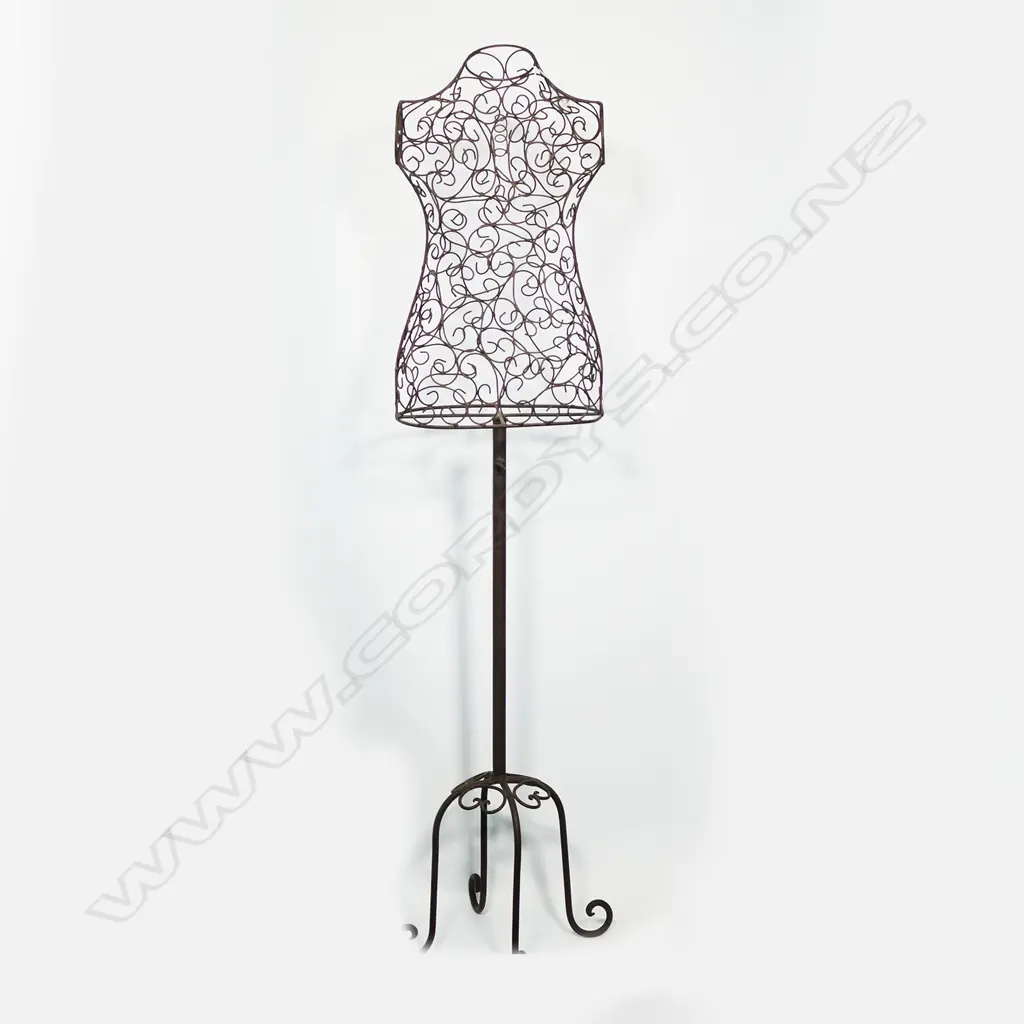ONE FEMALE BLACK WIRE MANNEQUIN, H.1450mm Image 1++
