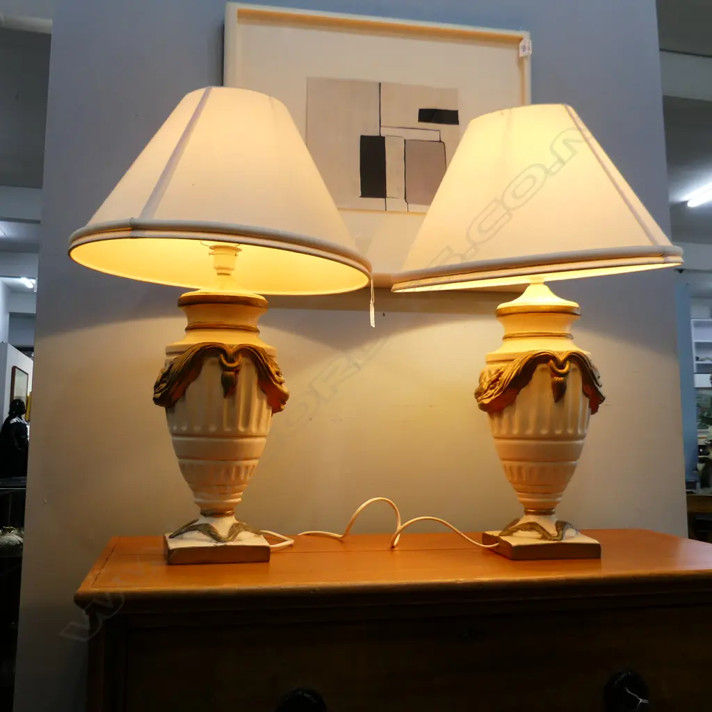 PR WHITE URN LAMPS H.650mm - EUNICE TAYLOR Image 1++