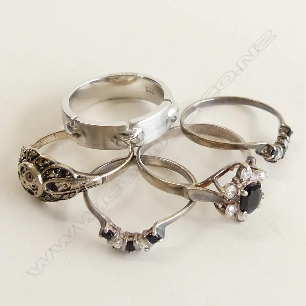 5 SILVER & CZ RINGS 12.9GMS Image 1++
