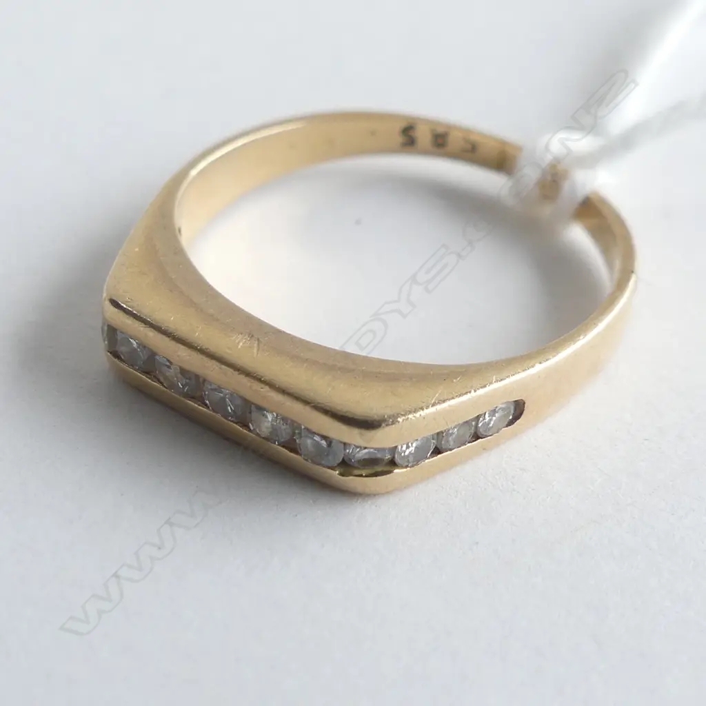 14CT GOLD AND DIAMOND BAND 2.15gm SIZE L Image 1++