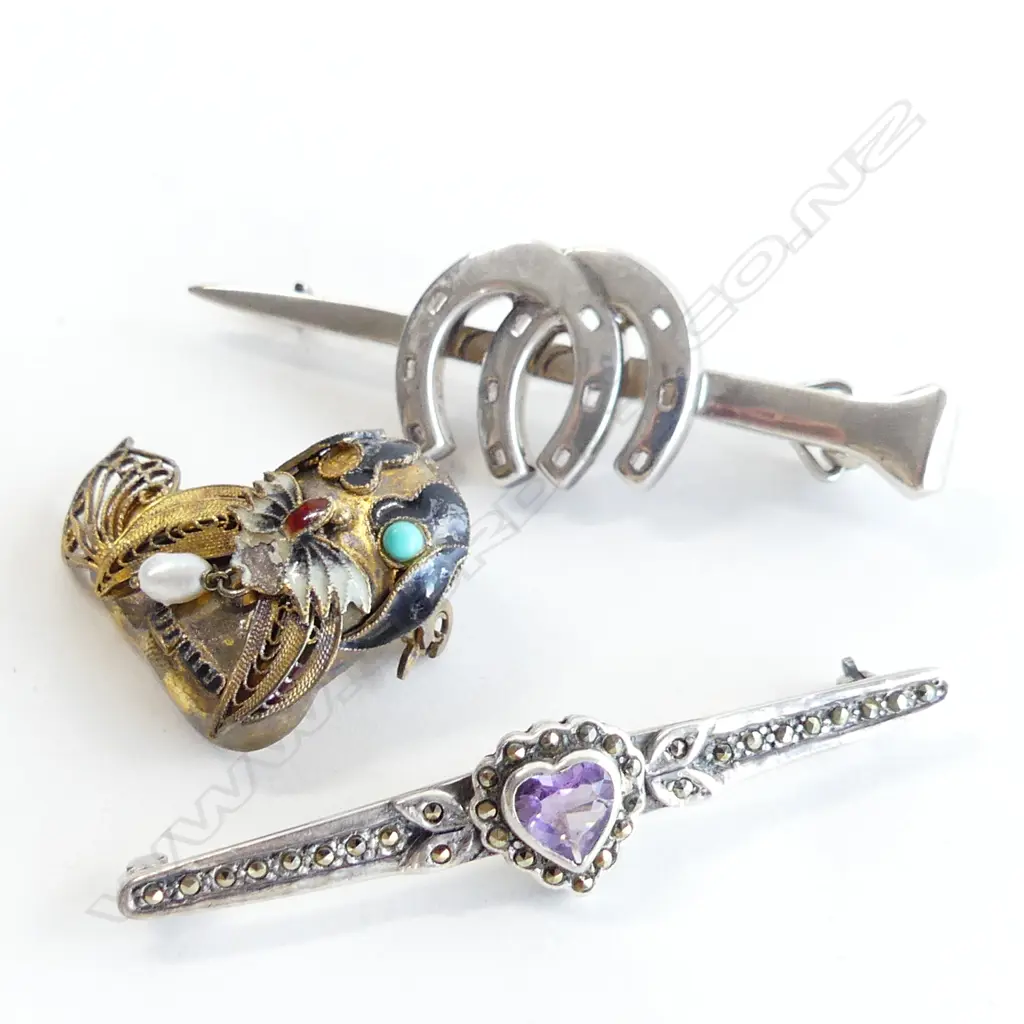 3 ESTATE SILVER BROOCHES; 1 WITH HORSESHOES  Image 1++