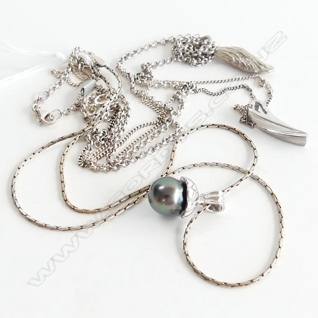 3 STG SILVER CHAINS & PENDANTS, INCL BLACK PEARL 23.5GMS Image 1++
