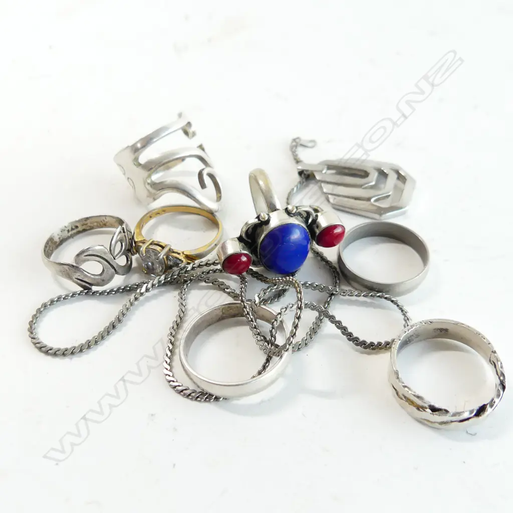 ASST. SILVER & SILVER TONED JEWELLERY; 7 RINGS & PENDANT NECKLACE Image 1++