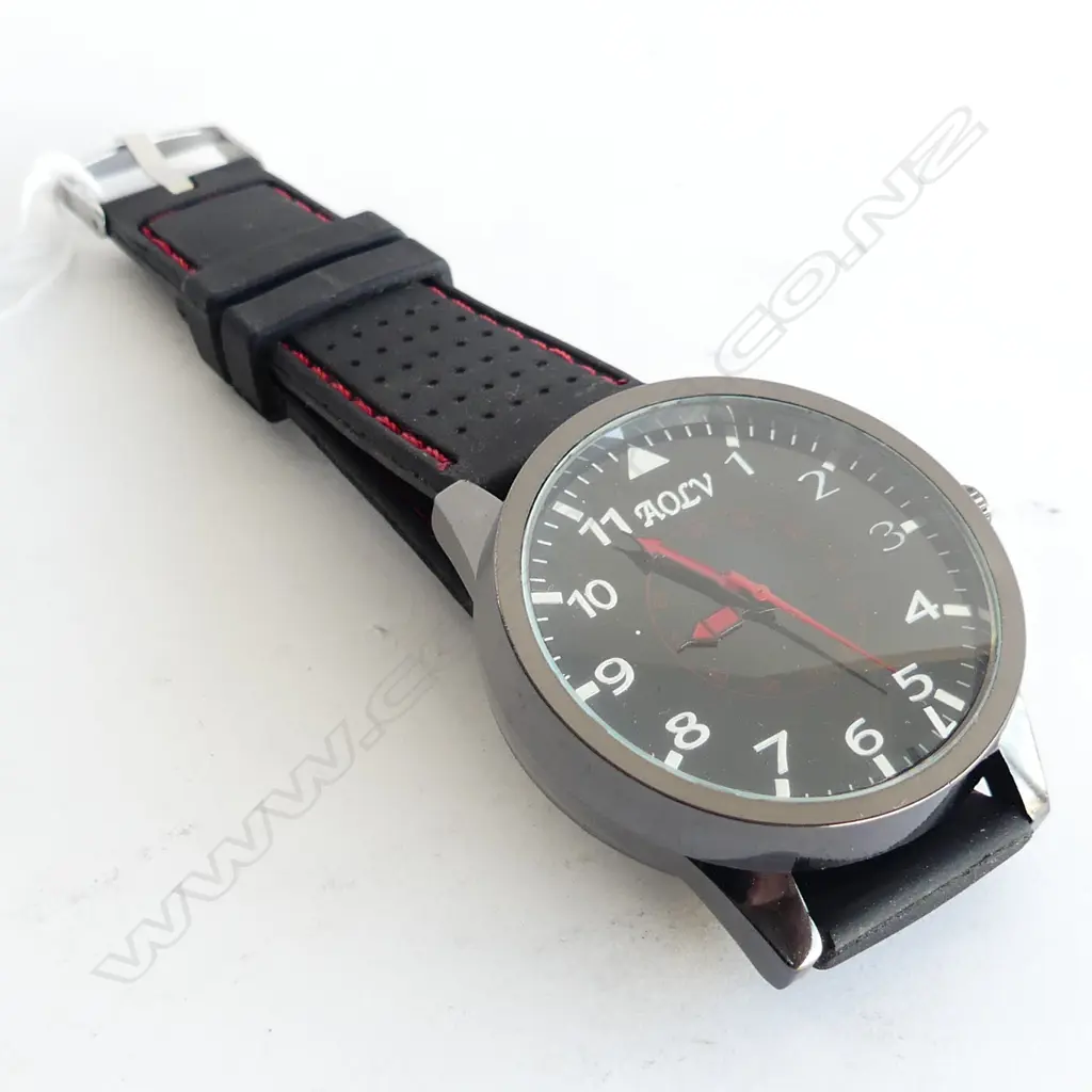 LG MENS WRIST WATCH, IN WORKING ORDER  Image 1++