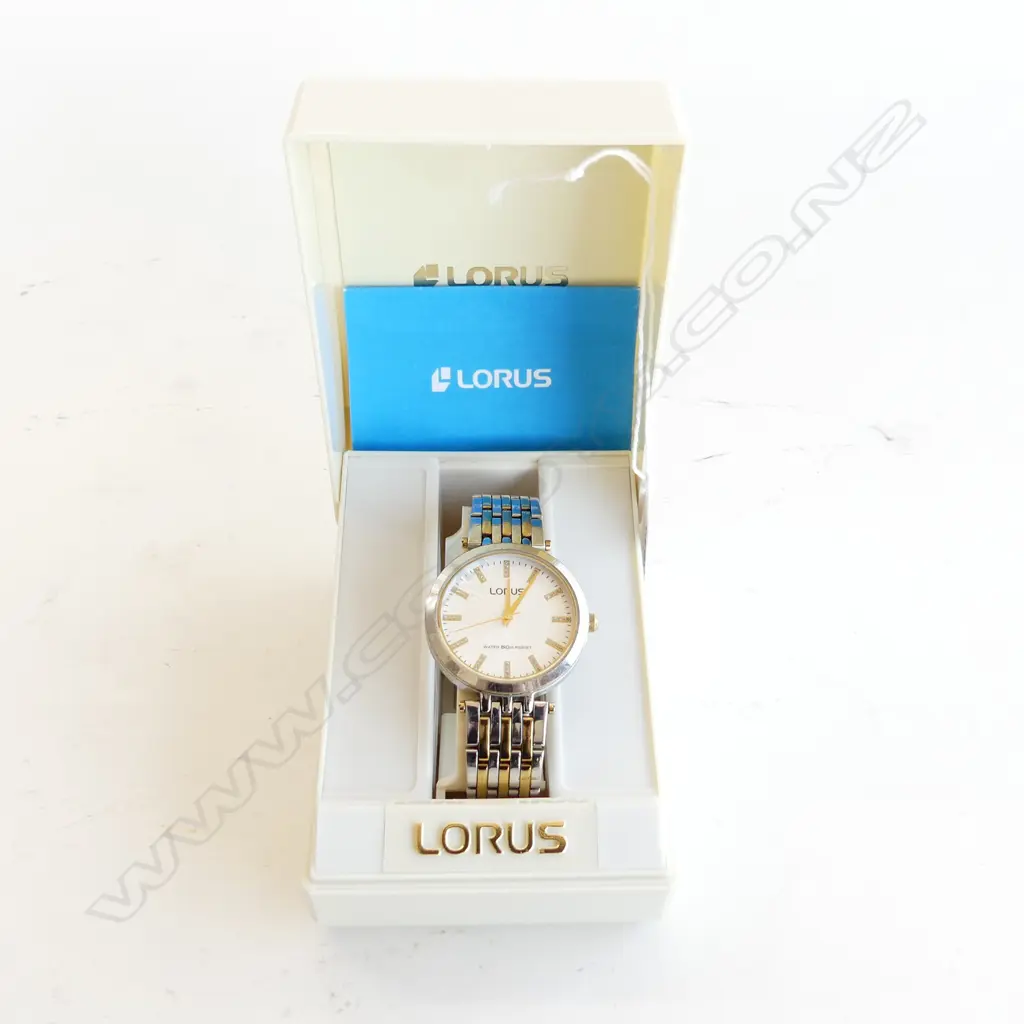 LORUS MENS ANALOGUE QUARTZ WRIST WATCH, WORKING & IN ORIGINAL BOX Image 1++