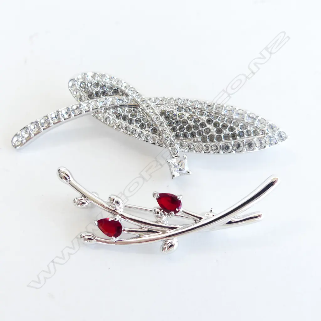 2 ANGELIQUE SILVERTONE BROOCHES; ONE WITH DIAMANTES & ONE WITH FAUX RUBIES Image 1++