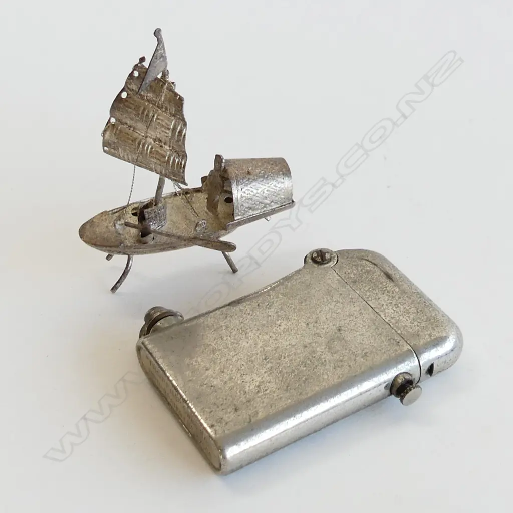 OLD THORENS CIGARETTE LIGHTER (WORKING) + SM METAL ORIENTAL BOAT (L47MM) Image 1++