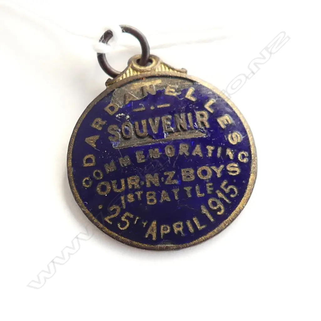 WWI GILT COPPER & BLUE ENAMEL 'DARDANELLES SOUVENIR MEDALLION OUR NZ BOYS 1st BATTLE 25thApril 1915' a.f Image 1++