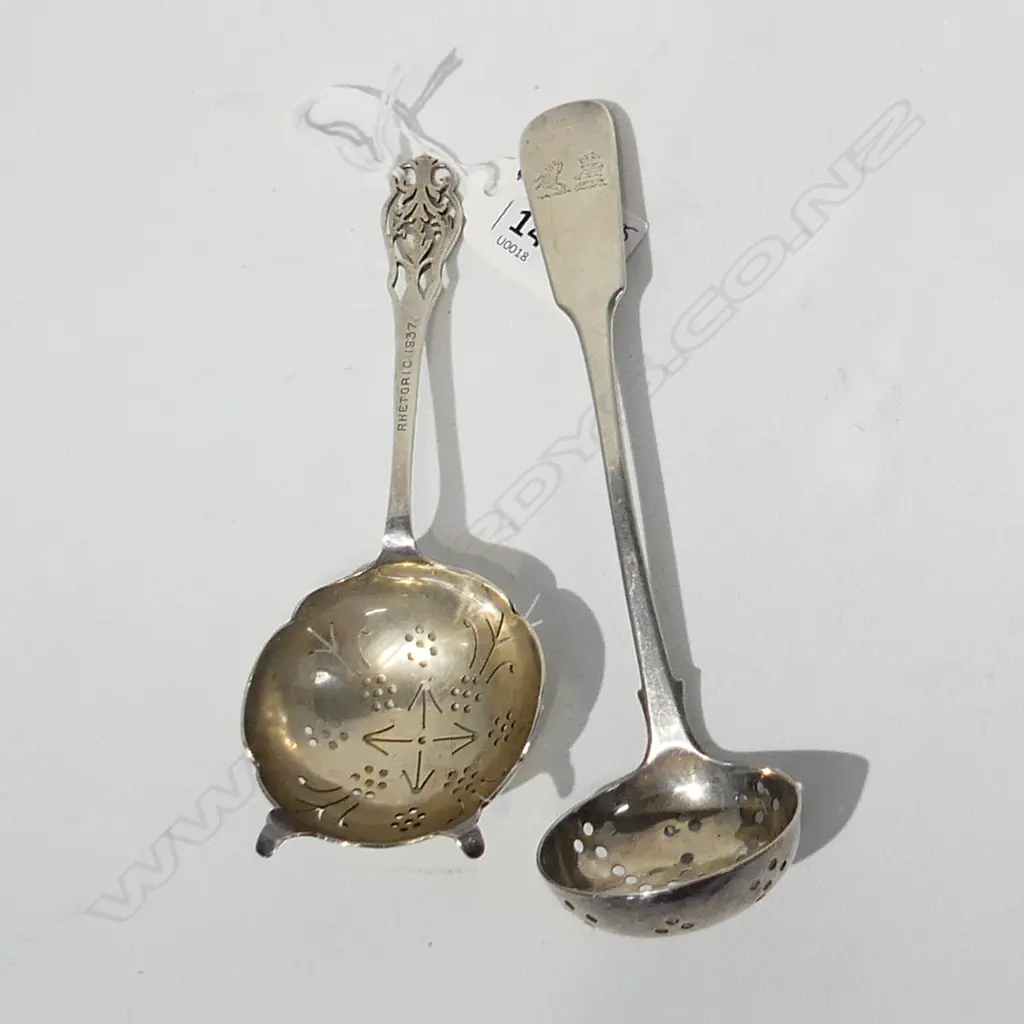 2 STG SILVER SUGAR SIFTER SPOONS GLASGOW 1861, SHEFFIELD 1937 86 GRAMS  Image 1++
