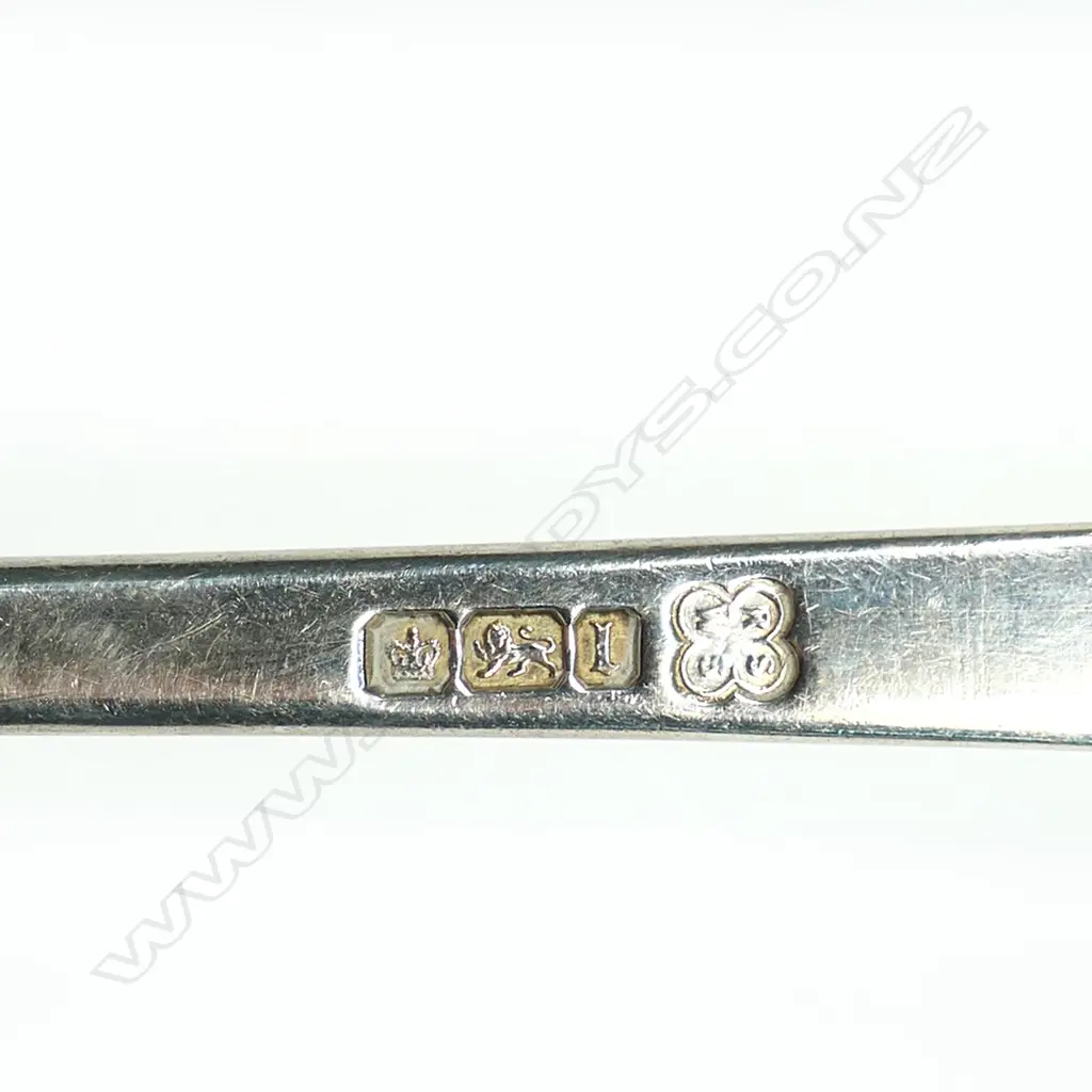 An Edwardian silver Hanovarian pattern silver soup ladle, Image 1++