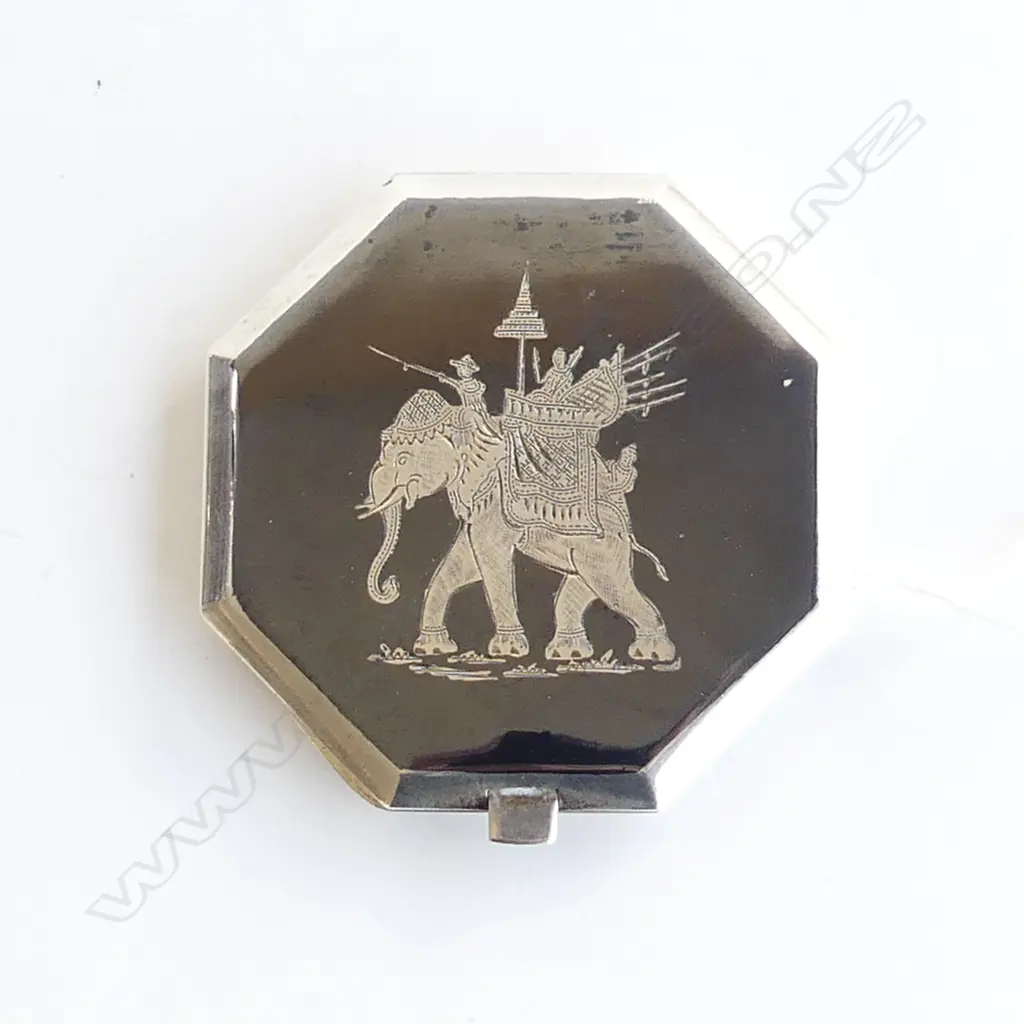 THAI STG SILVER OCTAGONAL COMPACT (MIRROR ABSENT) W.70mm 66 GRAMS Image 1++