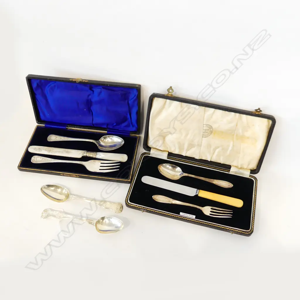 2 SETS OF CASED CUTLERY (FORK, KNIFE & SPOON) 1 STG + PR STG KINGS PATTERN TEA SPOONS  Image 1++