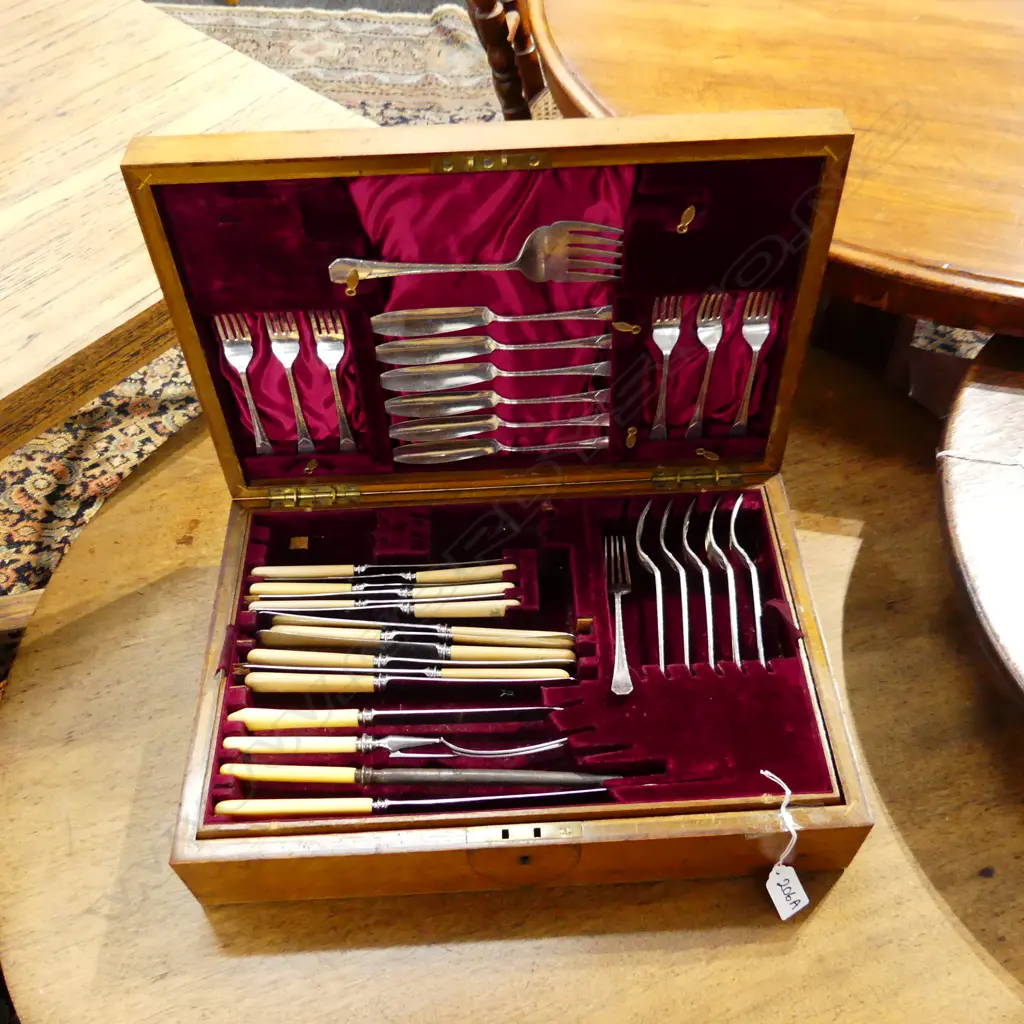 LG OAK CUTLERY CANTEEN... Image 1++