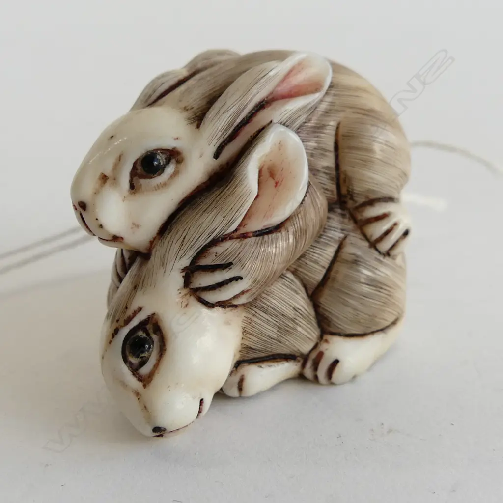 IVORY NETSUKE; PAIR OF RABBITS, SIGNED L.35mm Image 1++
