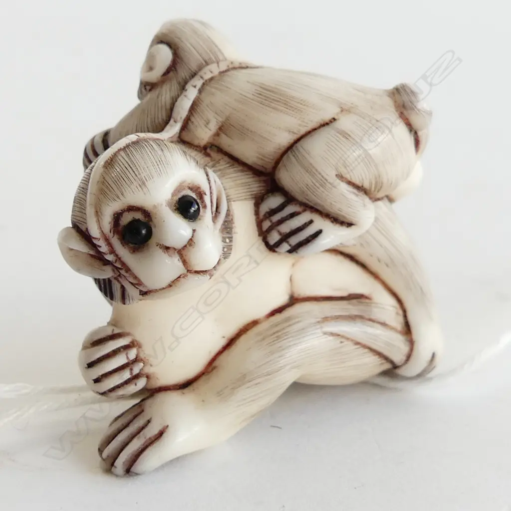 IVORY NETSUKE; MONKEY MOTHER & CHILD, SIGNED W.40mm Image 1++