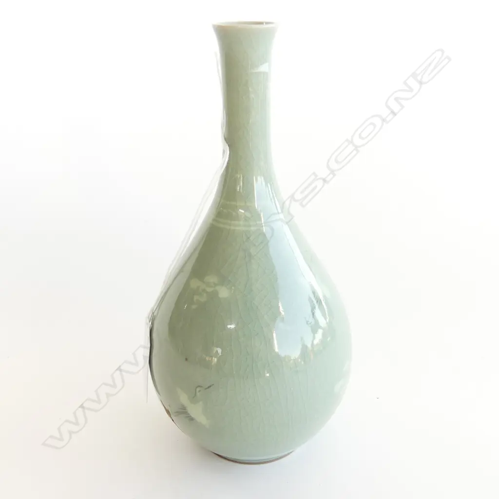 CHINESE CELADON VASE WITH BIRD DECORATION H 190 MM Image 1++