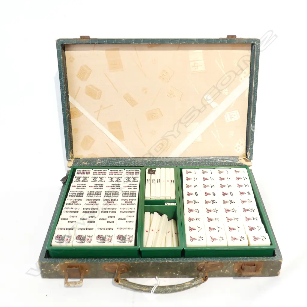 VINTAGE CASED MAHJONG SET RESIN.. Image 1++