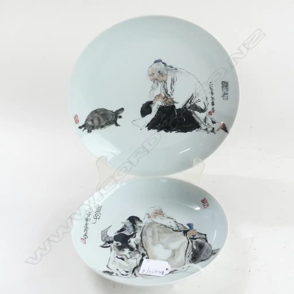 2 HAND PAINTED CHINESE PLATES; OLD MAN w. BULL 200mm dia & TURTLE 255mm dia Image 1++
