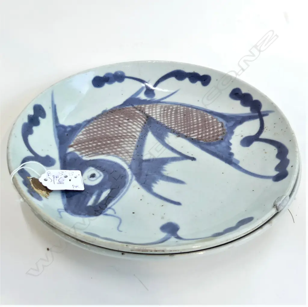 PAIR  OLD (19THC) ORIENTAL FISH PLATES D.250mm w wax seals Image 1++