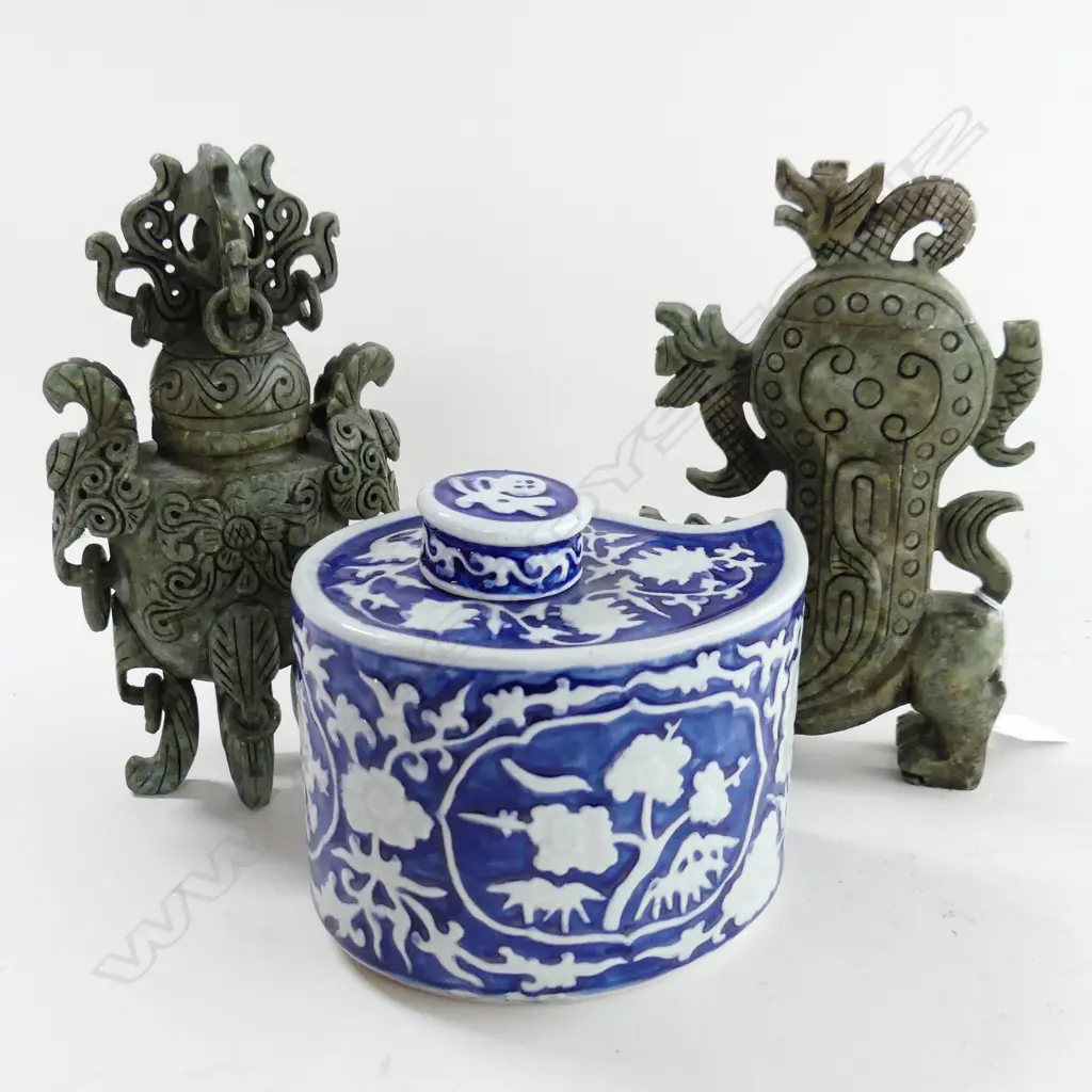 2 CARVED JADEITE CONTAINERS H.210mm + B/W PORCELAIN WINE FLASK W.150mm Image 1++