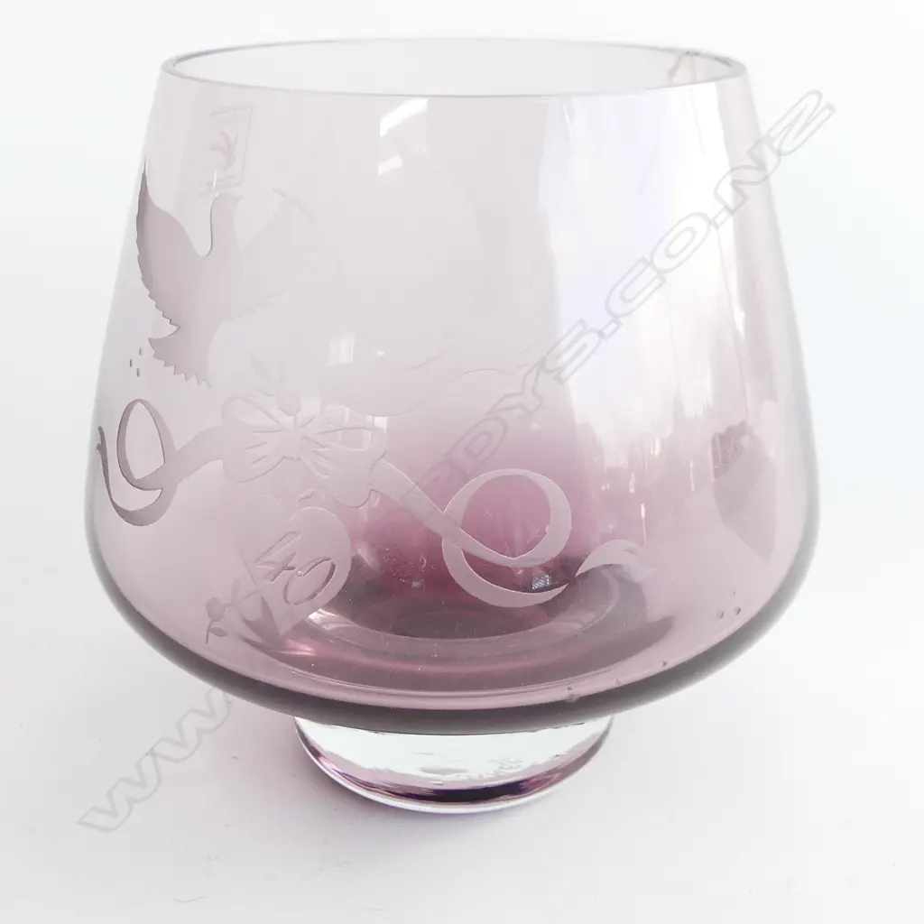 CAITHNESS AUBERGINE GLASS VASE  ETCHED WITH DOVES & '40'  - WITH ORIGINAL STICKER & ETCHED AT BASE  H. 140MM Image 1++