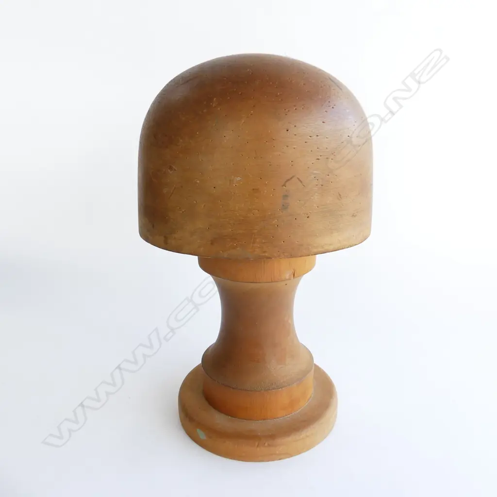 VINTAGE WOODEN HAT BLOCK STAND 21 1/2" H. 310MM Image 1++