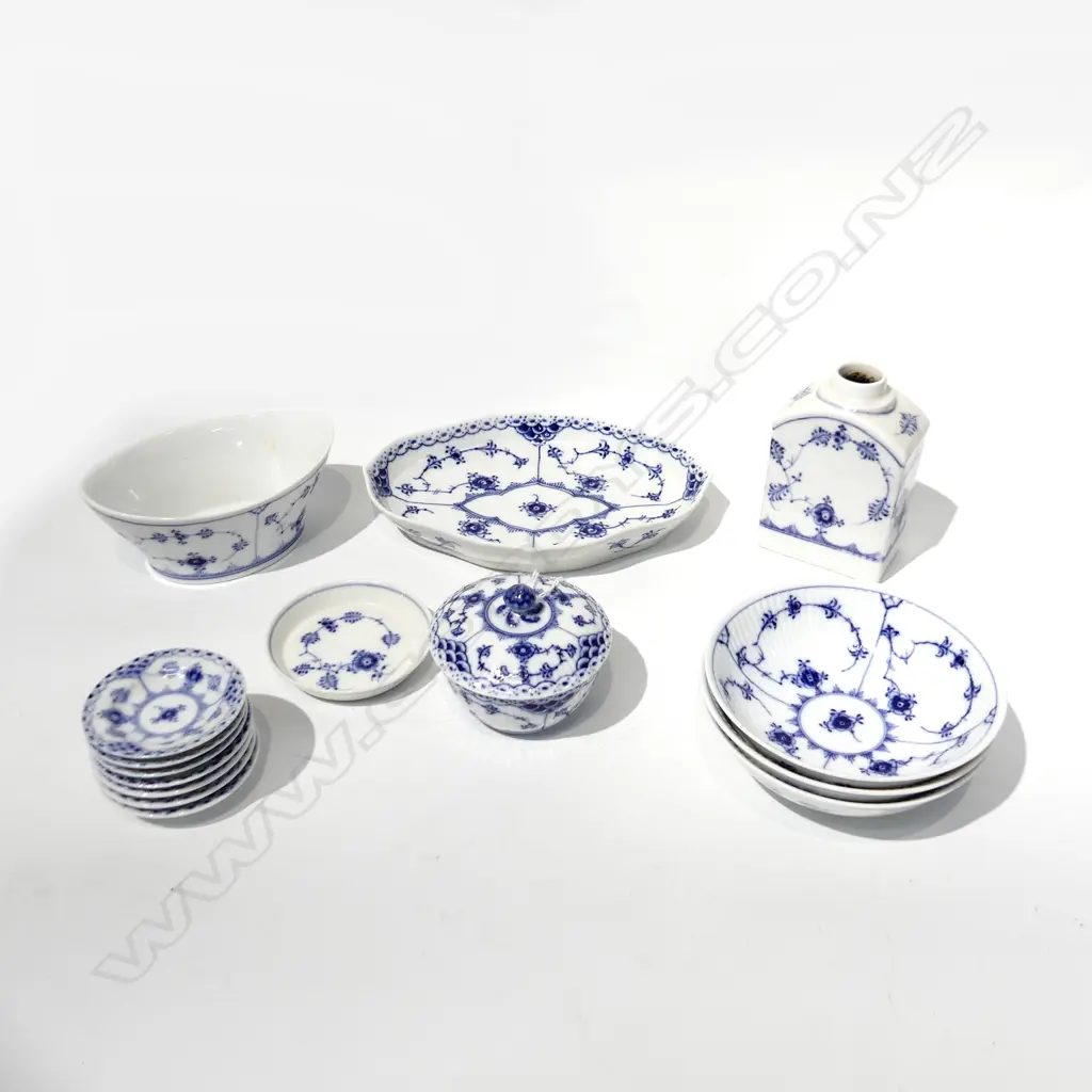 15 PCES ASST. ROYAL COPENHAGEN BLUE LACE; JAR, LIDDED CONTAINER, OVAL DISH, OVAL BOWL, 3 BOWLS 140mm dia, 8 PIN DISHES Image 1++