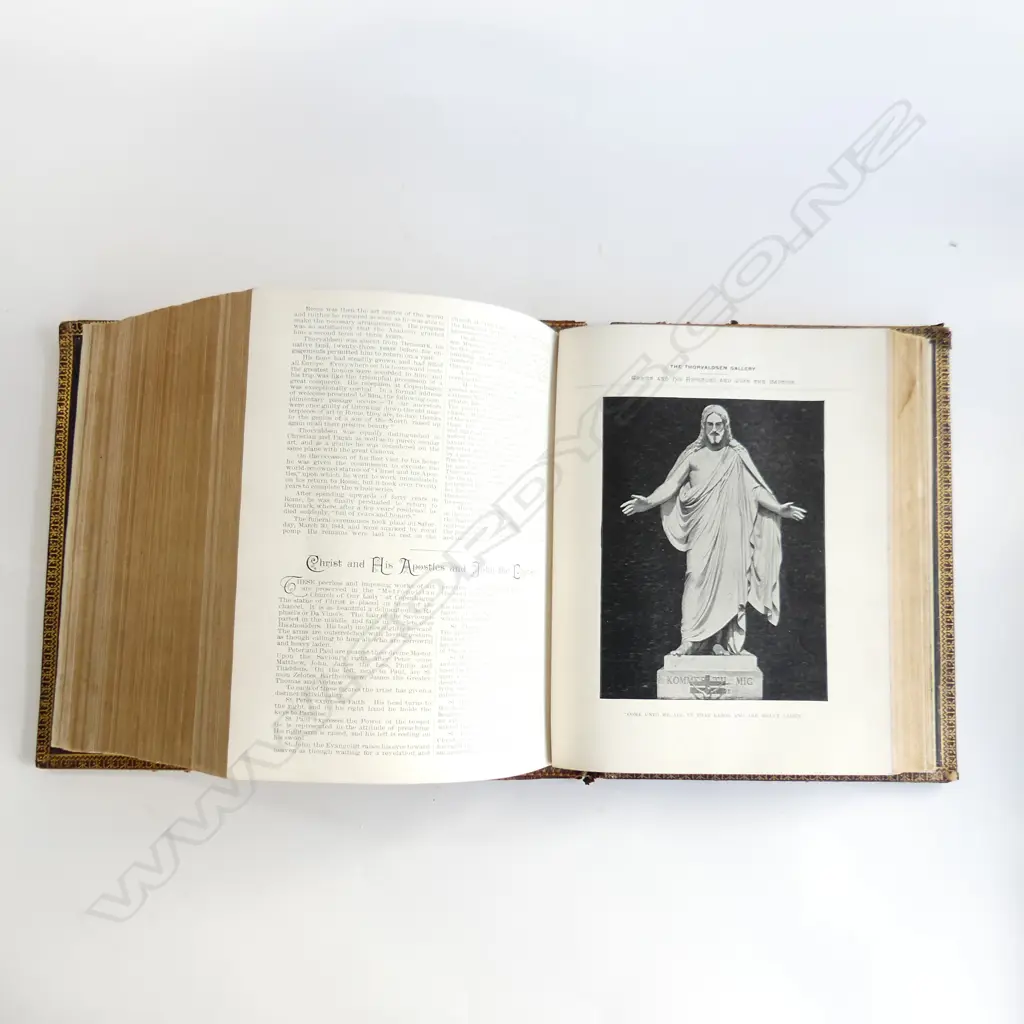 VICTORIAN 1890 PICTORIAL HOLY BIBLE LEATHER BOUND WITH 2500 ILLUSTRATIONS L. 320MM Image 1++