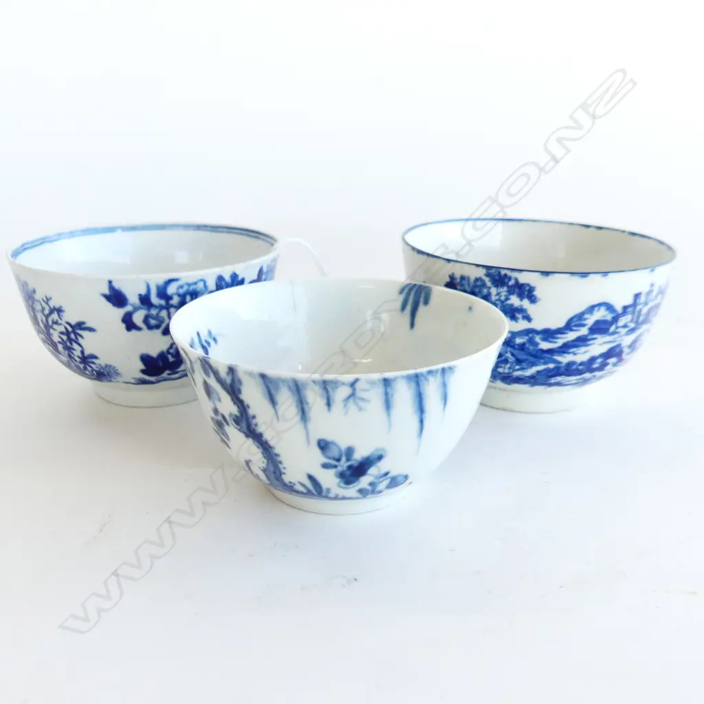 3 LATE 18thC WORCESTER B/W TEA BOWLS 80mm dia (hairlines to 2) Image 1++