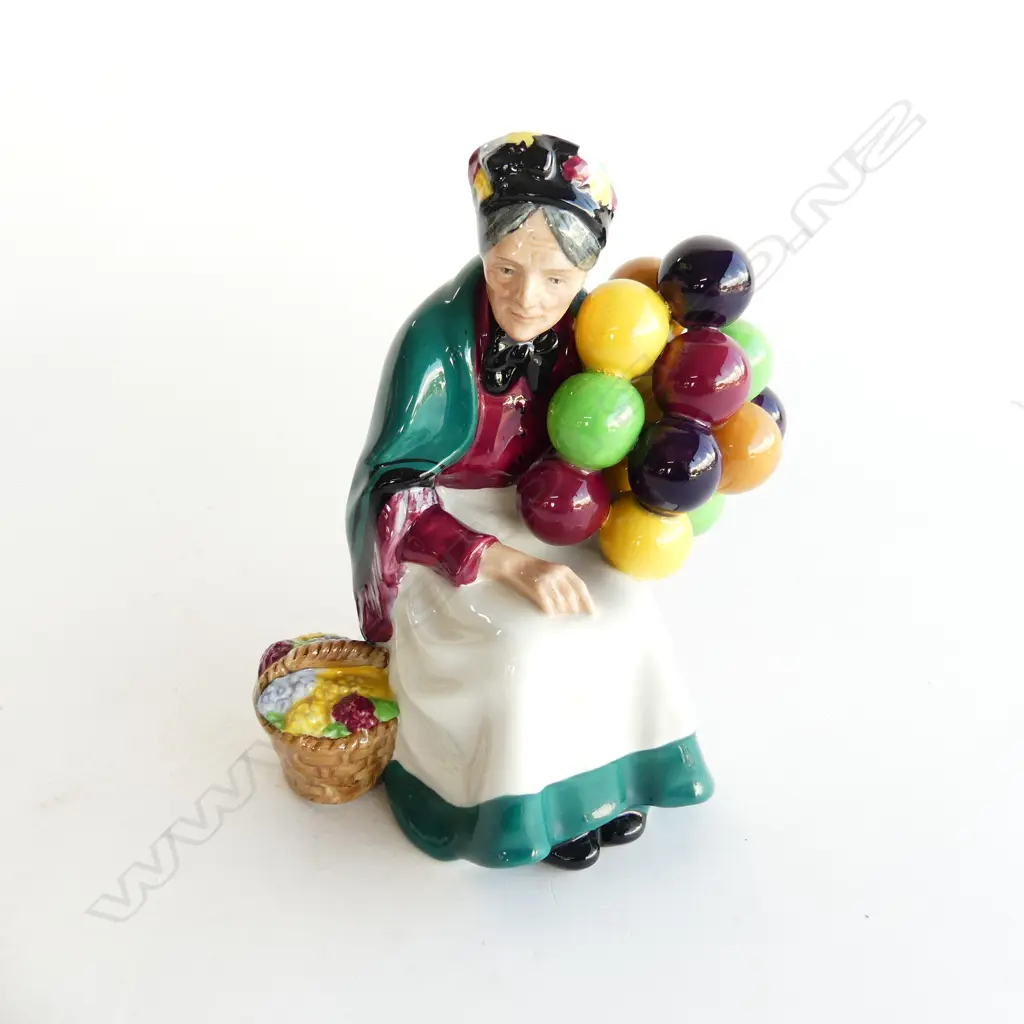 ROYAL DOULTON FIGURINE 'THE OLD BALLOON SELLER'   H. 200MM Image 1++