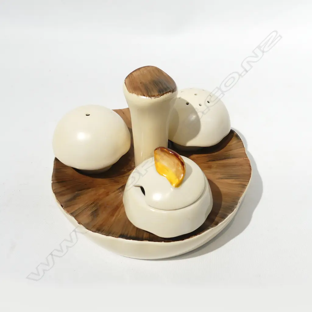 CARLTONWARE MUSHROOM CONDERMENT H100 W140MM Image 1++